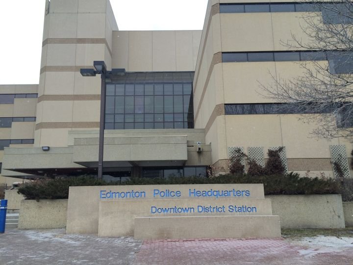 2 Edmonton police officers charged with assault
