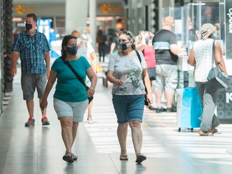 Quebec retailers, cinema owners pleased with COVID-19 capacity changes