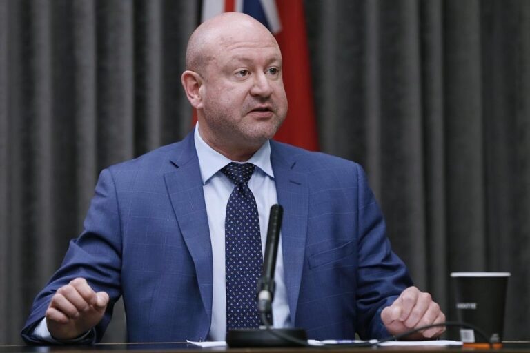 Manitoba’s top doctor give COVID-19 update