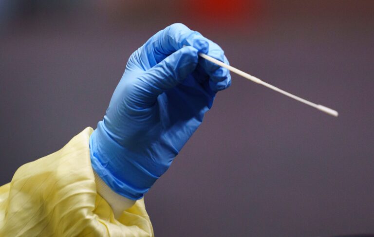 Quebec reports 579 new COVID-19 cases, mostly among unvaccinated