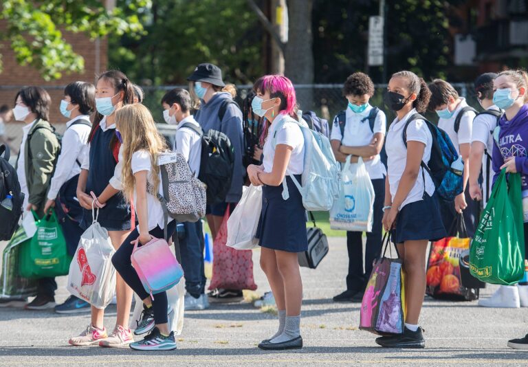 COVID-19: Excitement, anxiety as Montreal kids head back to school