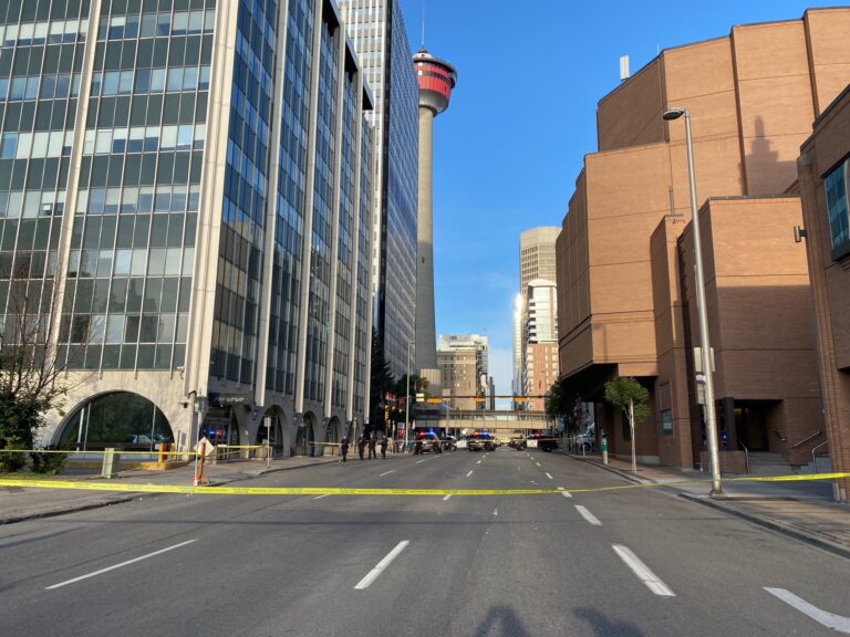 Calgary police investigate possible hit and run in downtown core