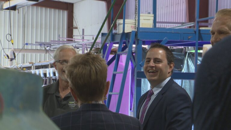 Province announces flexible learning options for Albertans looking to add skills
