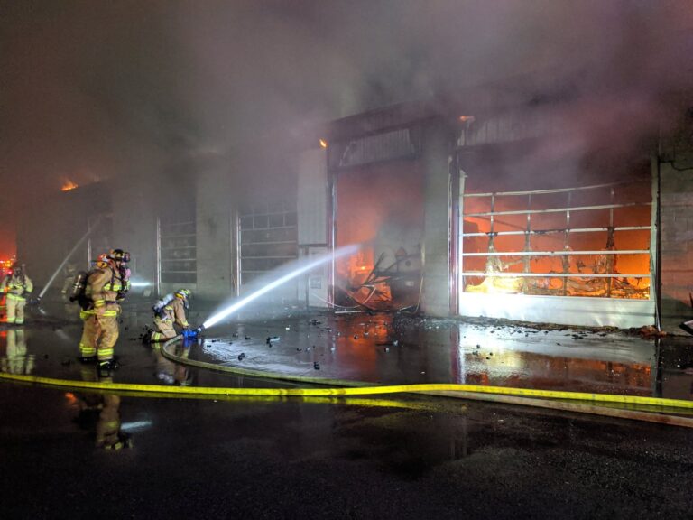 Ottawa fire crews douse 2-alarm blaze in Stevenage Drive garage