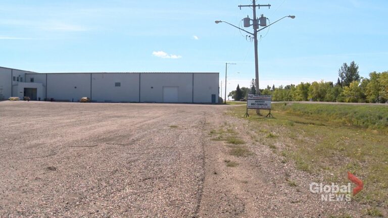 Small town Saskatchewan rink struggles to bounce back following pandemic