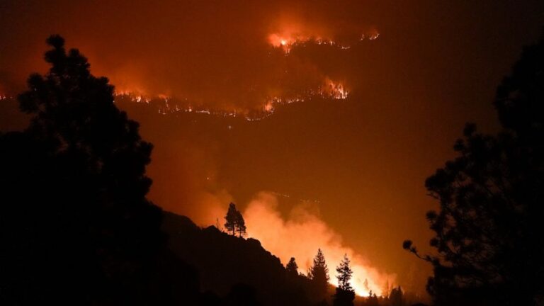 California fire approaches Lake Tahoe after mass evacuation