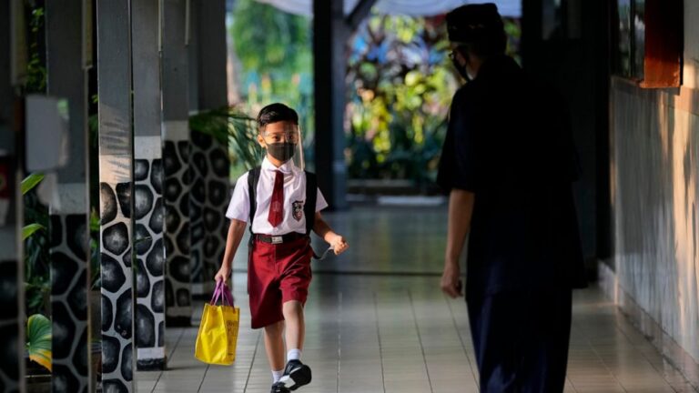 The Latest: New Zealand reports 1st virus vaccine death