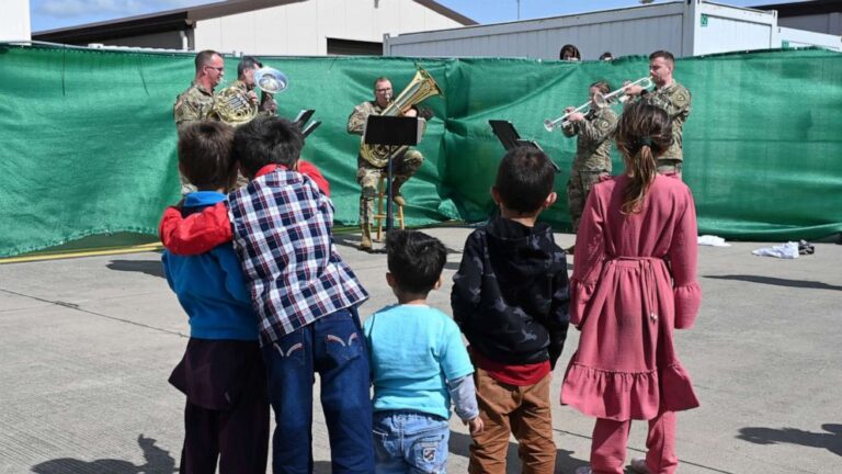 Afghan refugees arrive in thousands in Germany