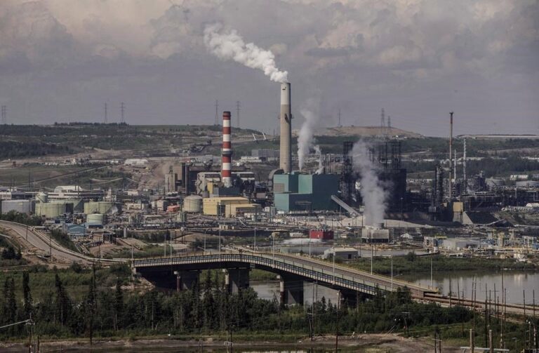O’Toole doubles down on promise to return Canada to old emissions target — despite experts’ warnings