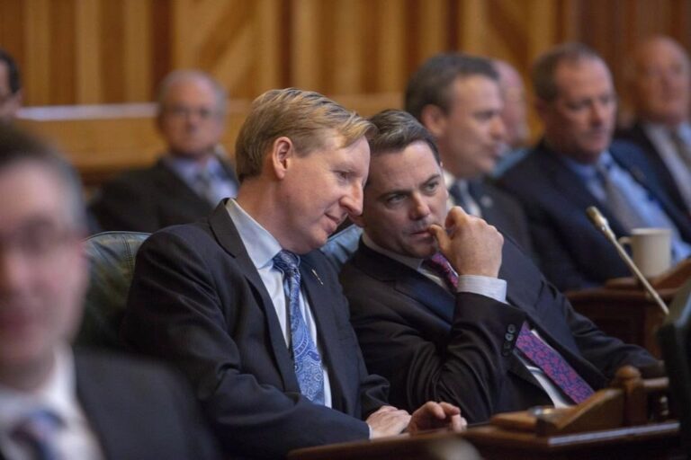Maxime Bernier, party supporters, get into heated exchange with N.B. education minister