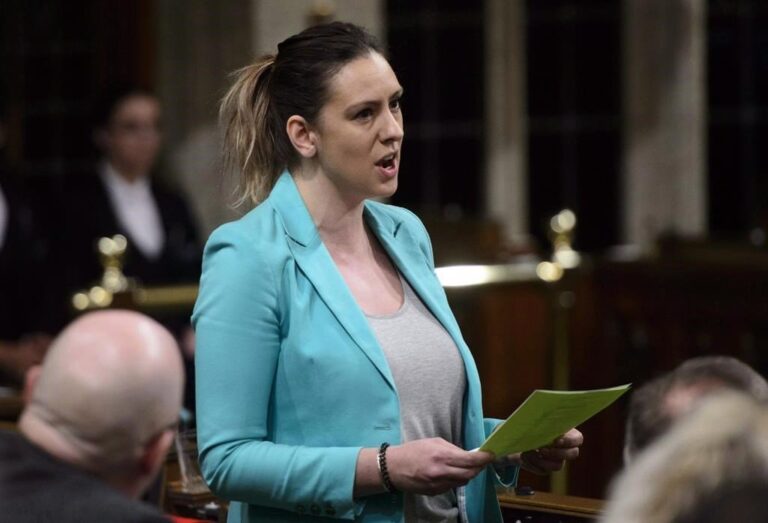 Former NDP MP Ruth Ellen Brosseau announces run for her old seat in Quebec