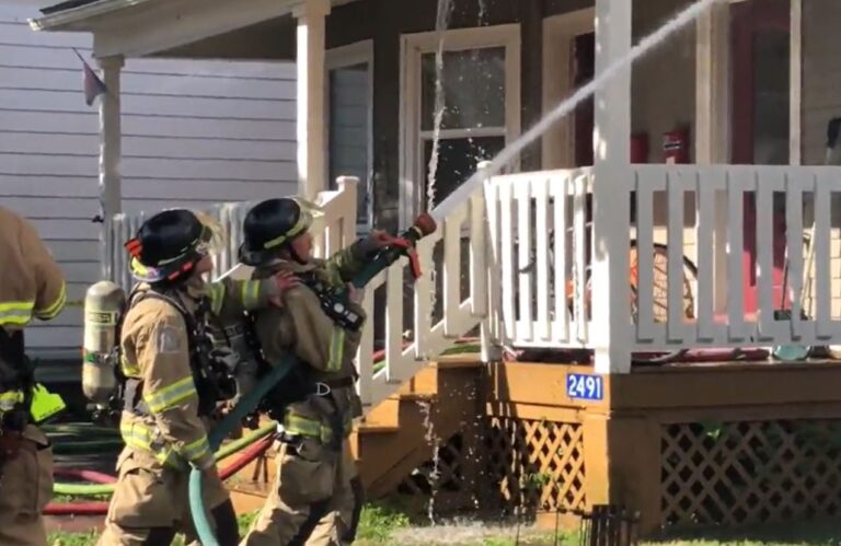 Crews battle fire on Halifax’s north end that began in 2nd storey apartment
