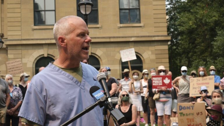 Alberta doctors holding COVID-19 updates in absence of province briefings