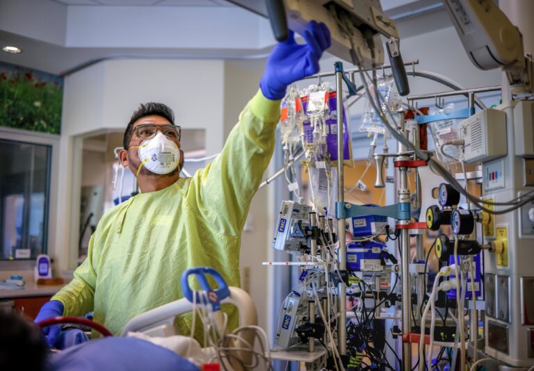 It’s time Ottawa helps Alberta in its COVID-19 fight, advocates say