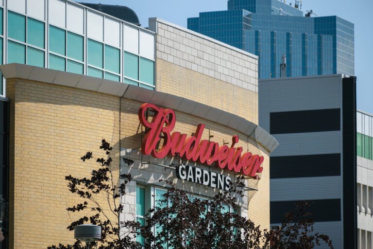 More tickets available for Maple Leafs alumni event at Budweiser Gardens
