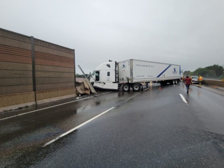 Multi-vehicle collision closes section of Highway 401 near Port Hope: OPP