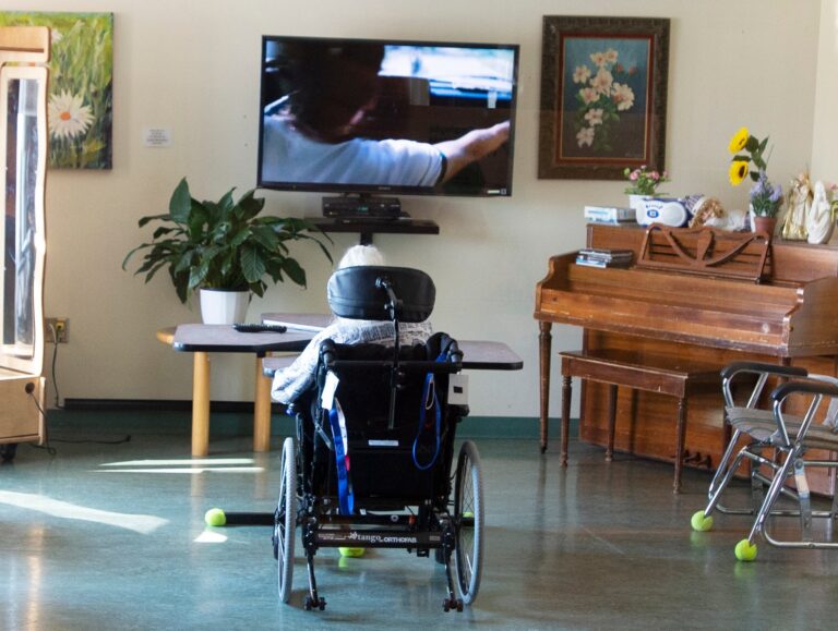 Quebec to administer 3rd dose of COVID-19 vaccine to seniors in long-term care homes