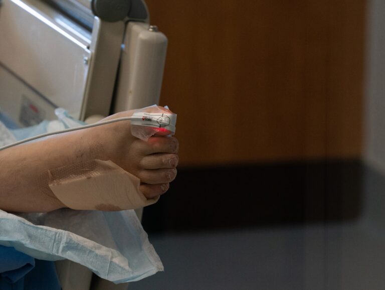 820 new cases, 9 deaths and more people in hospital as B.C.’s COVID climb continues