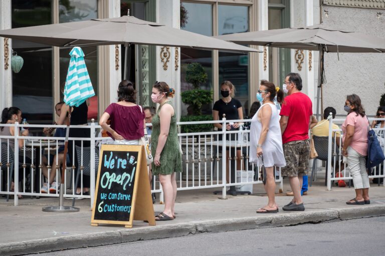‘Ignorant, selfish’: B.C. restaurant association campaign to target businesses over vaccine card