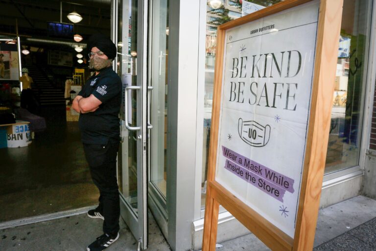 B.C. records 1,692 new cases of COVID-19 over the weekend as more admitted to hospital