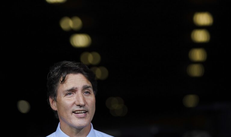 Liberals fall, Conservatives steady as election race remains neck-and-neck: poll
