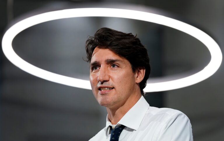 Trudeau vows legal protection for businesses asking for proof of vaccination
