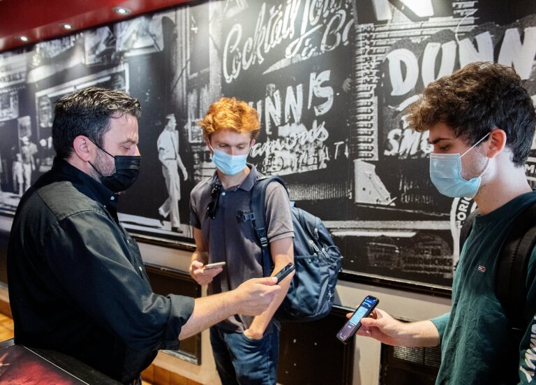 ‘Stress and anxiety’: Enforcing COVID-19 vaccine passport a concern for some restaurants