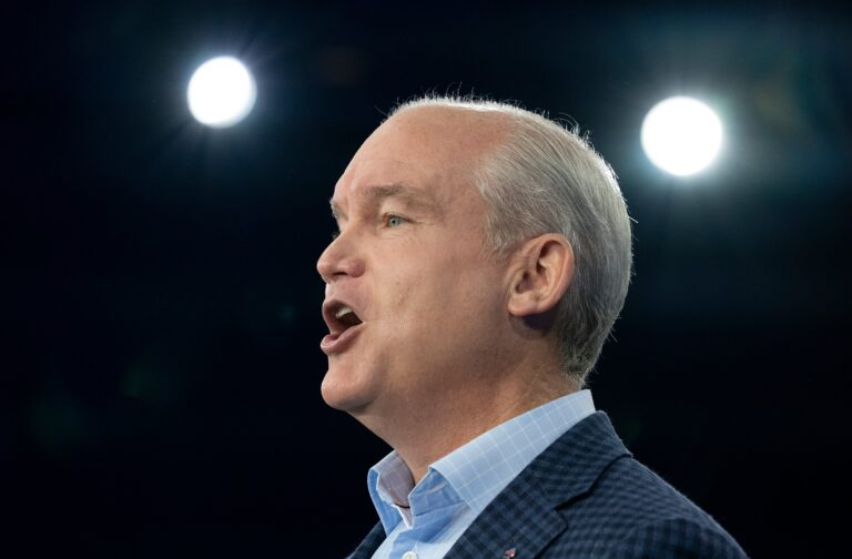 O’Toole promises to lower cellphone bills, allow international carriers