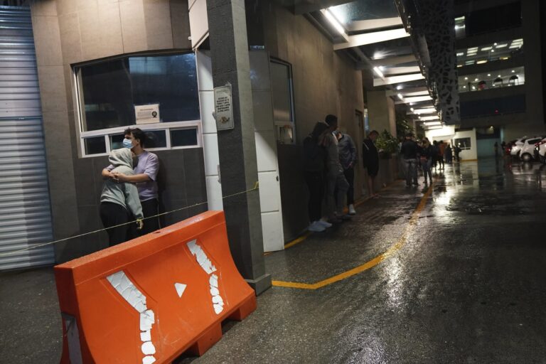 At least 1 dead after powerful earthquake damages buildings in southwest Mexico