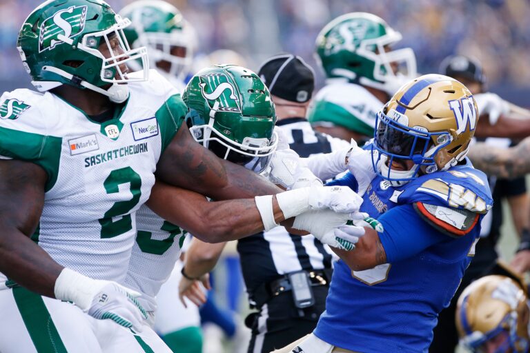 Bombers unload for 5 touchdowns in 33-9 Banjo Bowl win over Saskatchewan