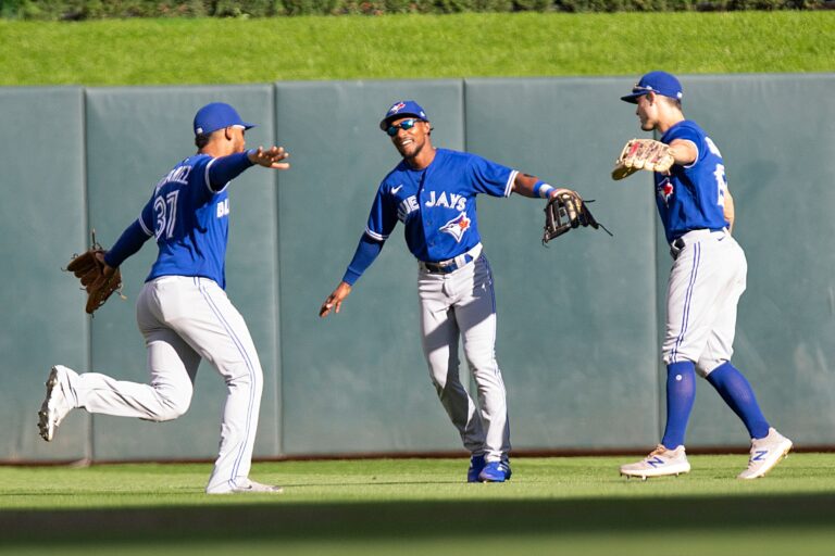 Toronto Blue Jays in thick of playoff race entering final week of regular season