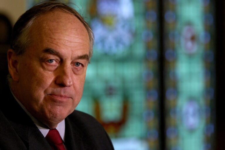 Former B.C. Green party leader endorses Liberal climate change plan