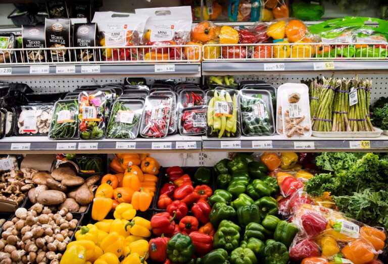 Retail sales expected to rebound after falling in early summer: StatCan