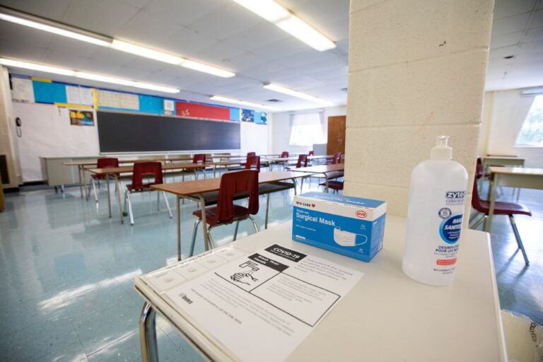 Schools report COVID-19 cases as Ontario government’s reporting system lags
