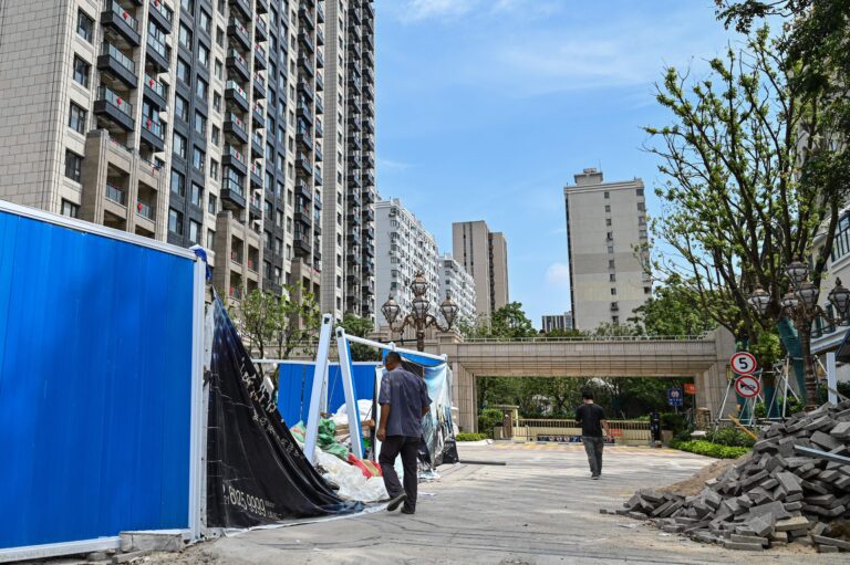 China Evergrande investors left in dark after payment deadline passes