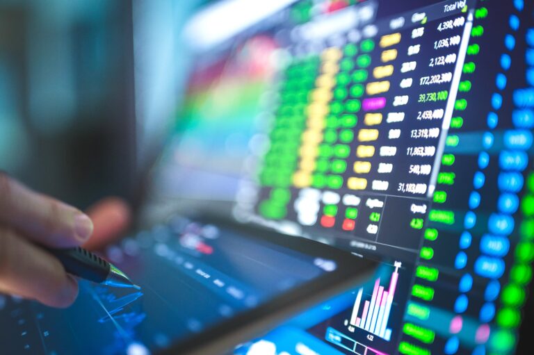 Experts warn of stock market slump after S&P 500 records biggest drop in months