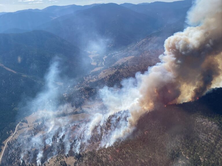 Hedges Butte out-of-control wildfire at 230 hectares