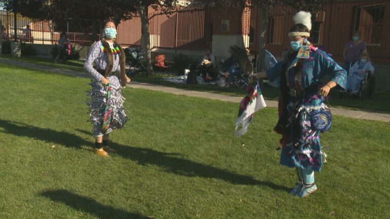 Indigenous teenagers perform healing dances to help loved ones, others recover from COVID-19