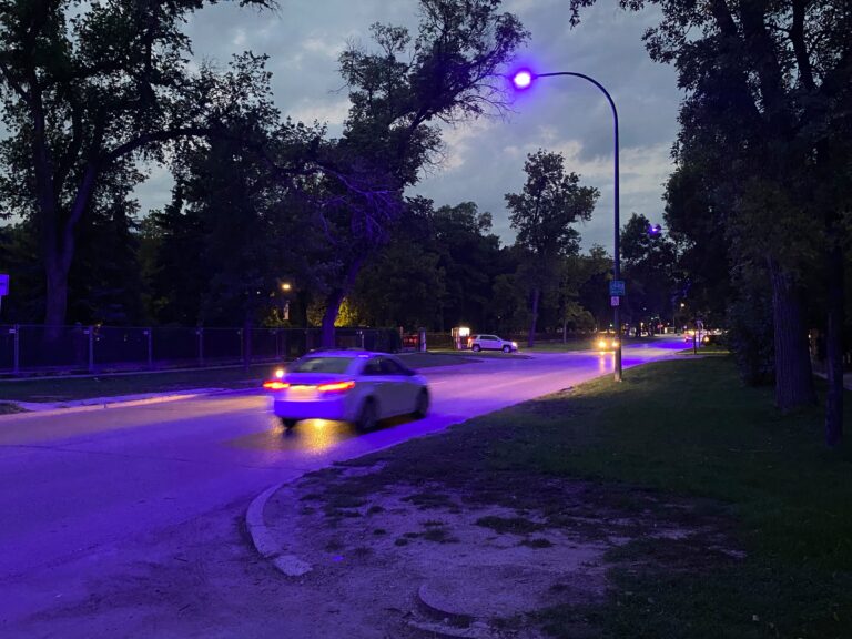 Manitoba Hydro working to fix purple street lights in Winnipeg