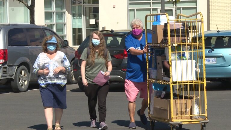 ‘Feels nice’: Students begin moving in to St. Lawrence College’s Kingston campus