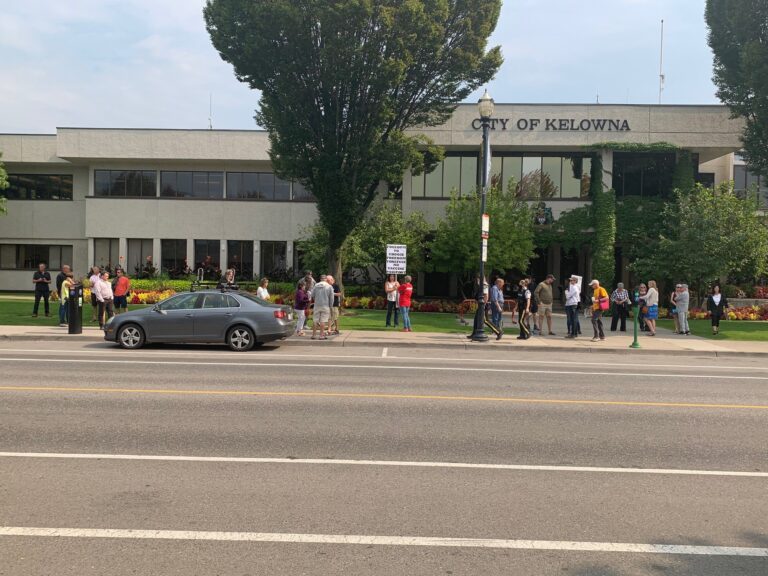 Vaccine passport protest in Kelowna, B.C. draws scant crowd