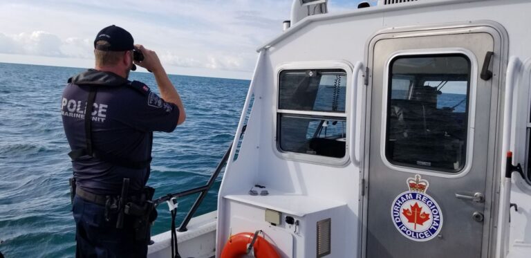 Boater helps rescue 2 after plane crashes into Lake Scugog: Durham police