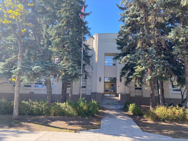 Northwest Edmonton elementary school moves to online learning amid COVID-19 surge