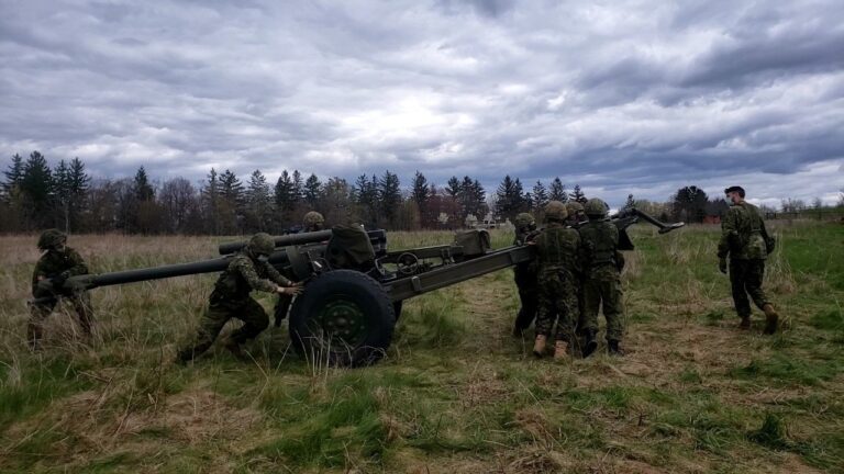 Canadian Army training in Puslinch, Ont. this weekend