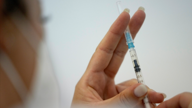 Hamilton records over 2,100 COVID-19 vaccine shots in one day, highest in weeks