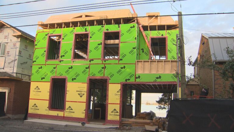 The former ‘Pink home’ in Pointe-Claire and the political jabs now getting tossed