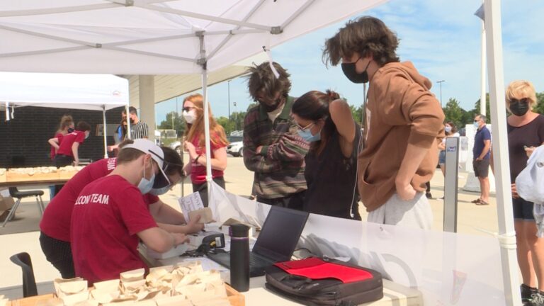 Queen’s U move-in days begin Wednesday, leave university district busy