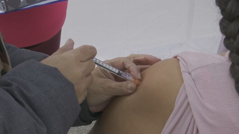 Saskatchewan’s Opposition pushes for COVID-19 vaccine mandate on provincial employees