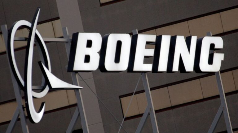 Boeing to build Navy aircraft at MidAmerica, invest $200M