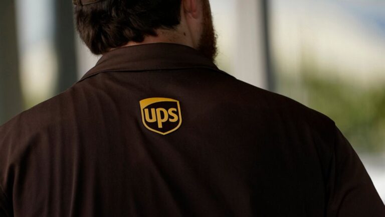 Fast hiring: UPS to hire 100,000, many in 30 minutes or less